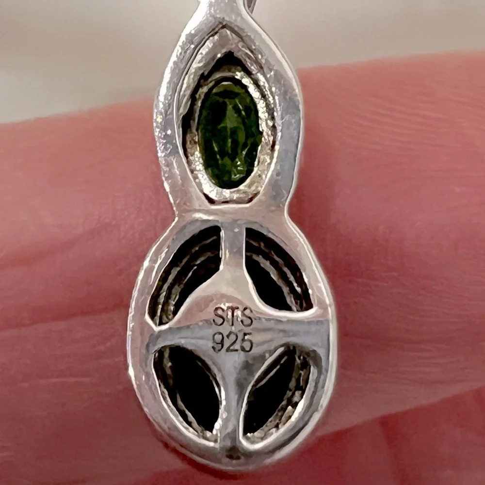 N/A pendant dainty 20”